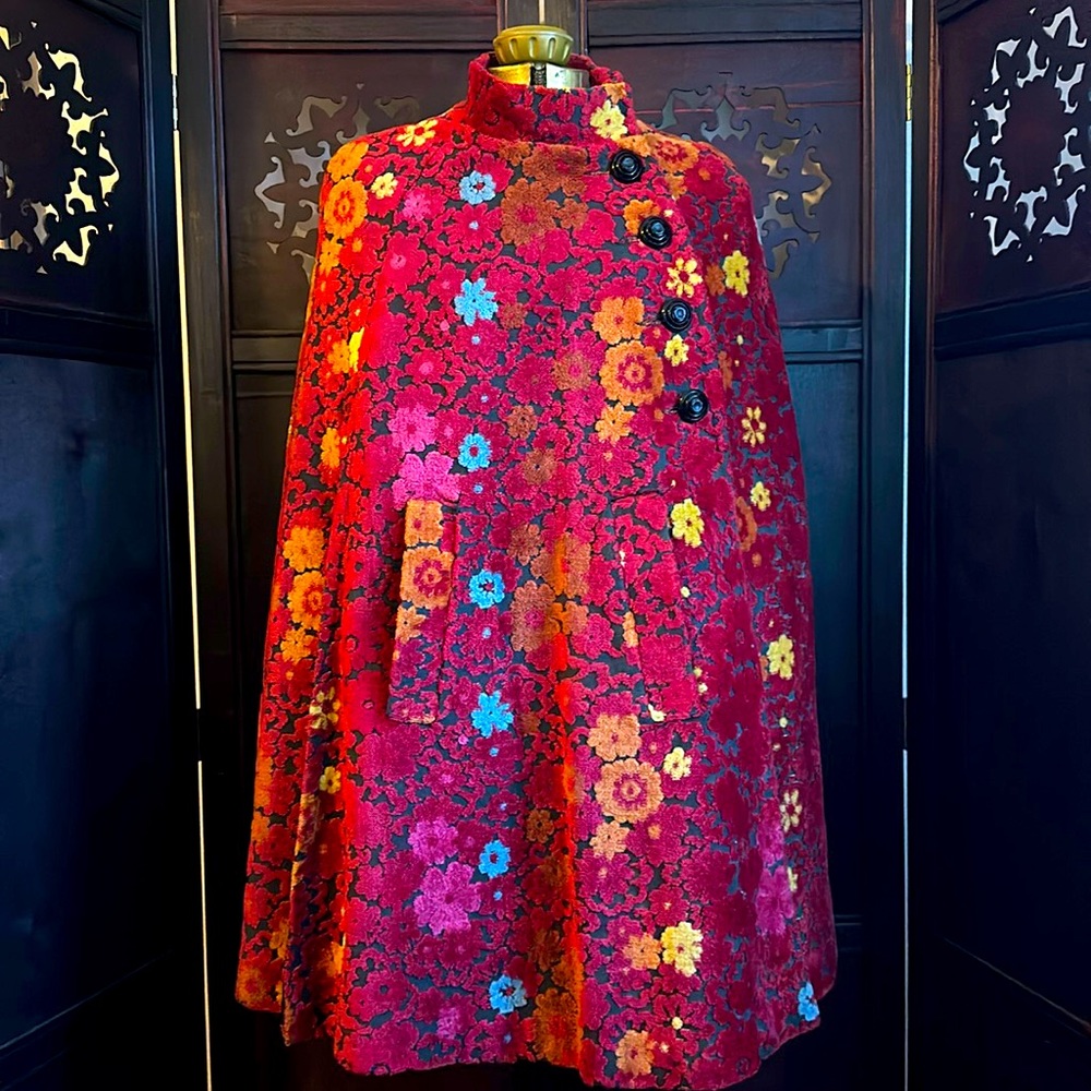 1960’s Floral Pattern Poncho Coat